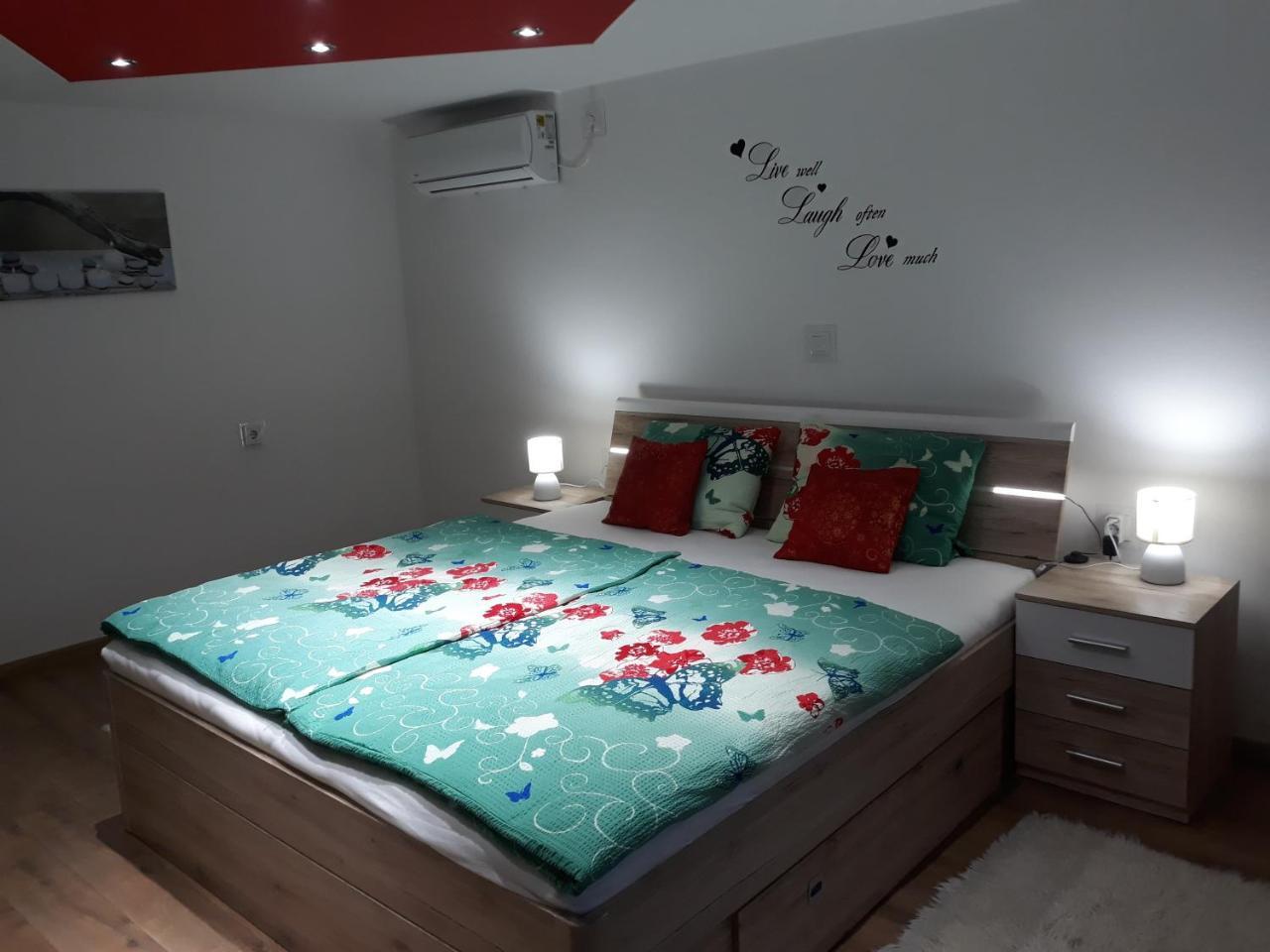 Apartmani Anna Свети Мартин на Мури Екстериор снимка