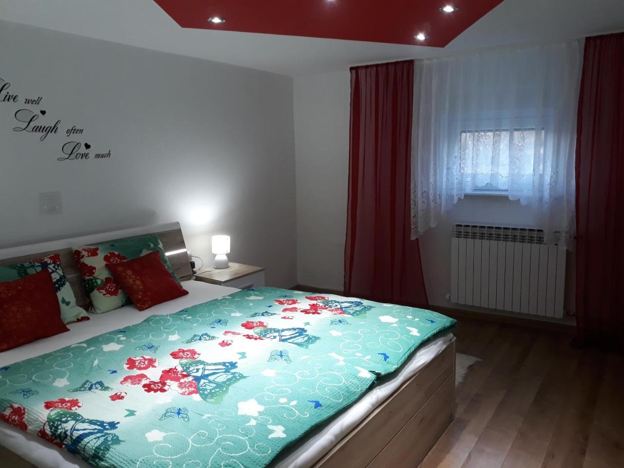 Apartmani Anna Свети Мартин на Мури Екстериор снимка